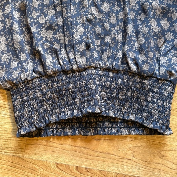 E&M v-neck blouse flowy dark floral print smocked waist cuffs Women’s Small - Picture 3 of 10